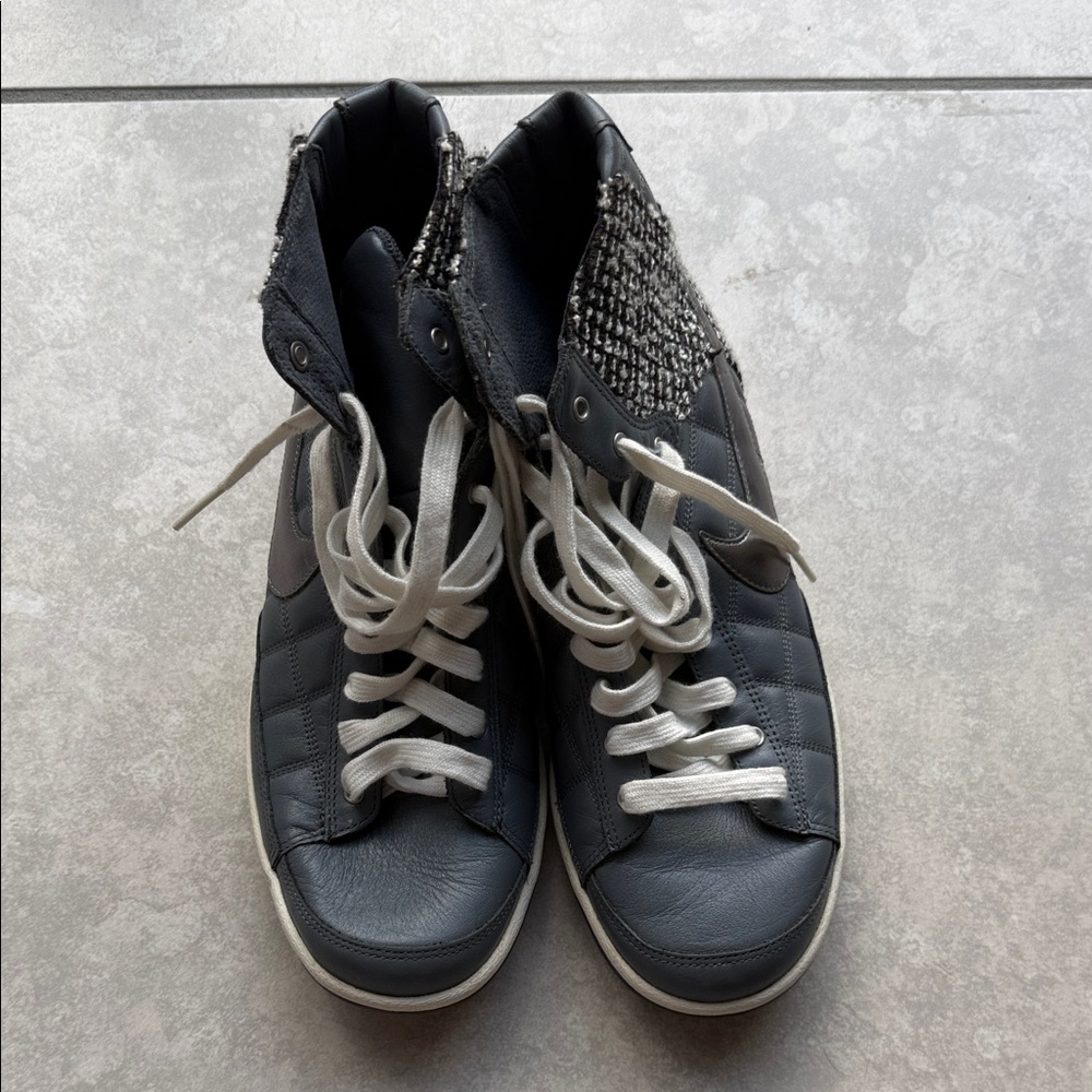 Nike High-Top Sneakers in Gray with White Laces